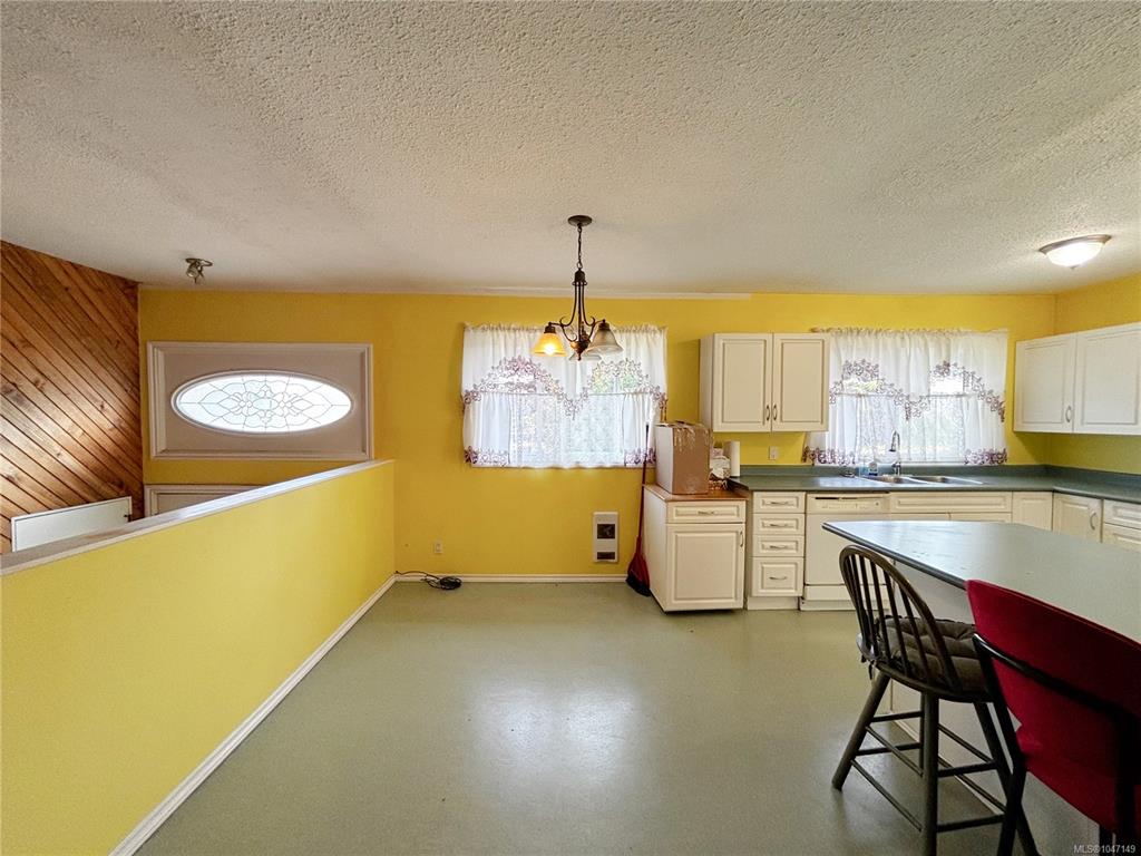 Fifth View of 390 Alder Cres, Gold River, BC, V0P 1G0