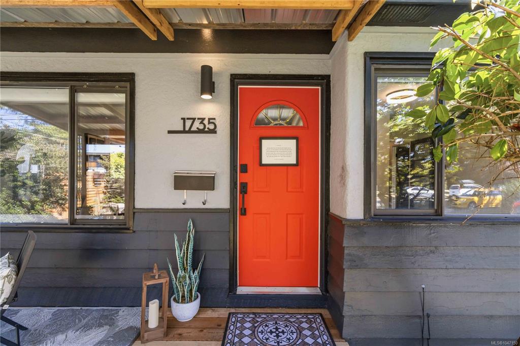 Fourth View of 1735 Newton St, Victoria, BC, V8R 2R1