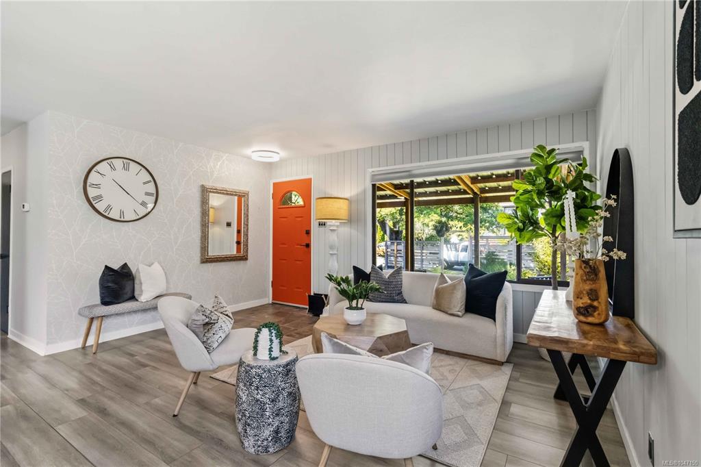 Fifth View of 1735 Newton St, Victoria, BC, V8R 2R1