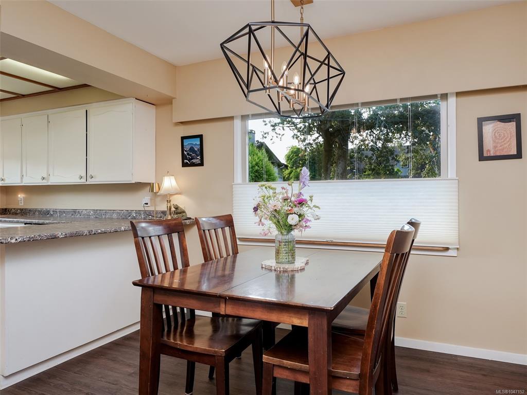Fifth View of 1050 Leslie Dr, Saanich, BC, V8X 2Y8