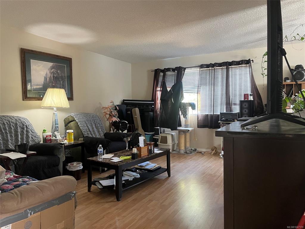 Fourth View of 61 View St, Nanaimo, BC, V9R 4N3