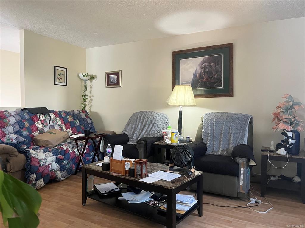 Fifth View of 61 View St, Nanaimo, BC, V9R 4N3