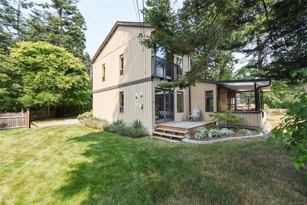 Third View of 8892 Henderson Ave, Courtenay, BC, V9J 1A5