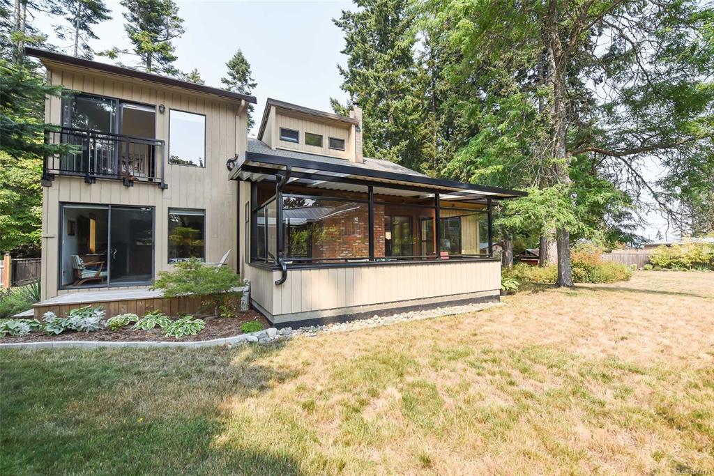 Fourth View of 8892 Henderson Ave, Courtenay, BC, V9J 1A5