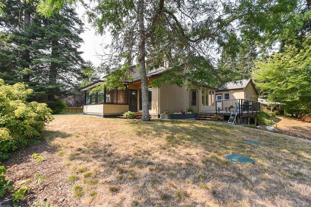 Fifth View of 8892 Henderson Ave, Courtenay, BC, V9J 1A5