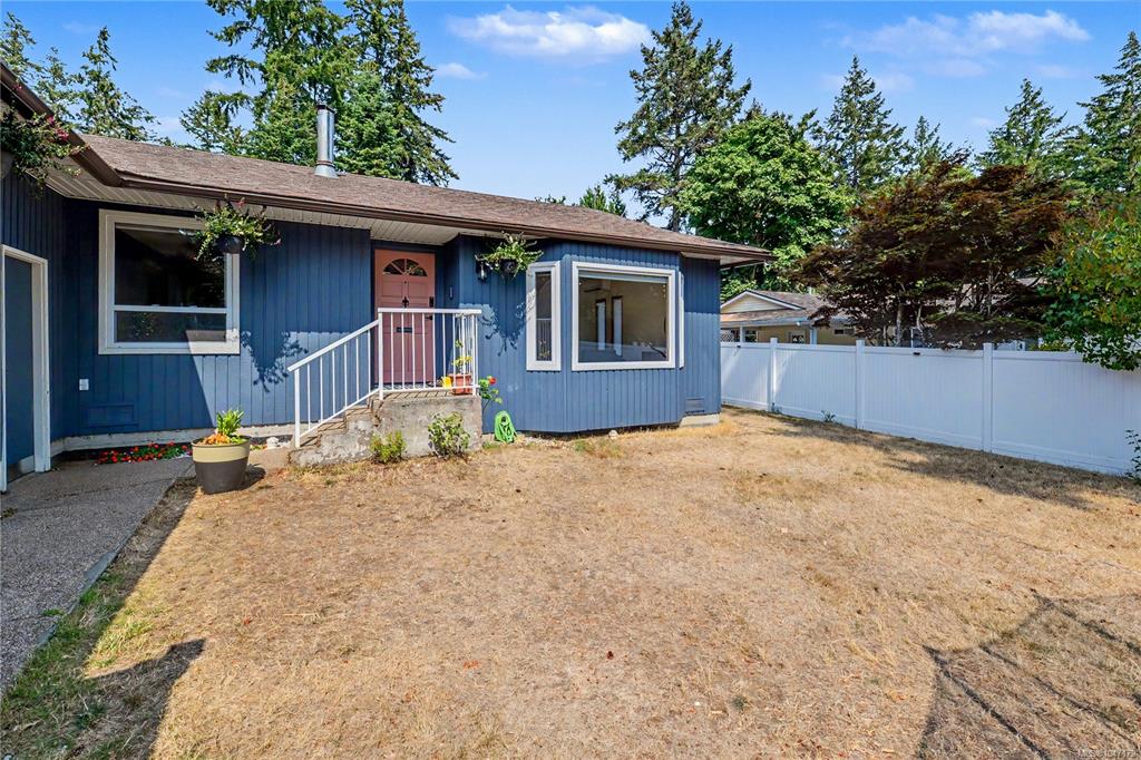Third View of 3730 Departure Bay Rd, Nanaimo, BC, V9T 1C4