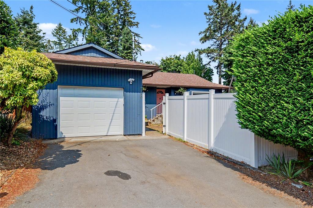 Fourth View of 3730 Departure Bay Rd, Nanaimo, BC, V9T 1C4