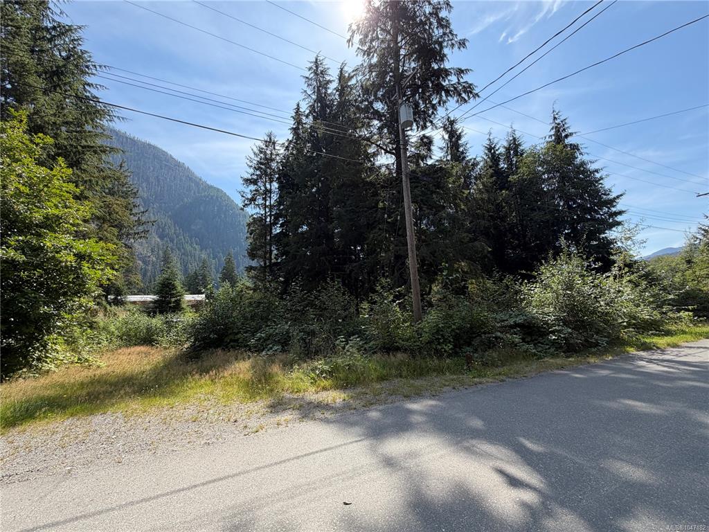 Third View of 609 Keno Cres, Zeballos, BC, V0P 2A0