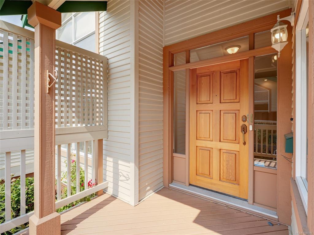 Third View of 530 Marsett Pl, Saanich, BC, V8Z 7J2