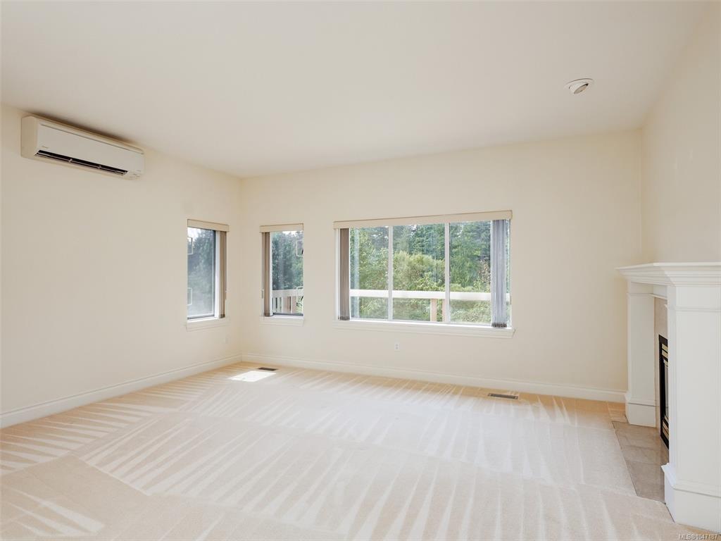 Fifth View of 530 Marsett Pl, Saanich, BC, V8Z 7J2