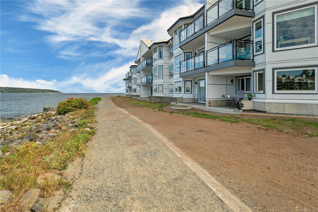 Fourth View of 87 Island Hwy S, Campbell River, BC, V9W 1A2