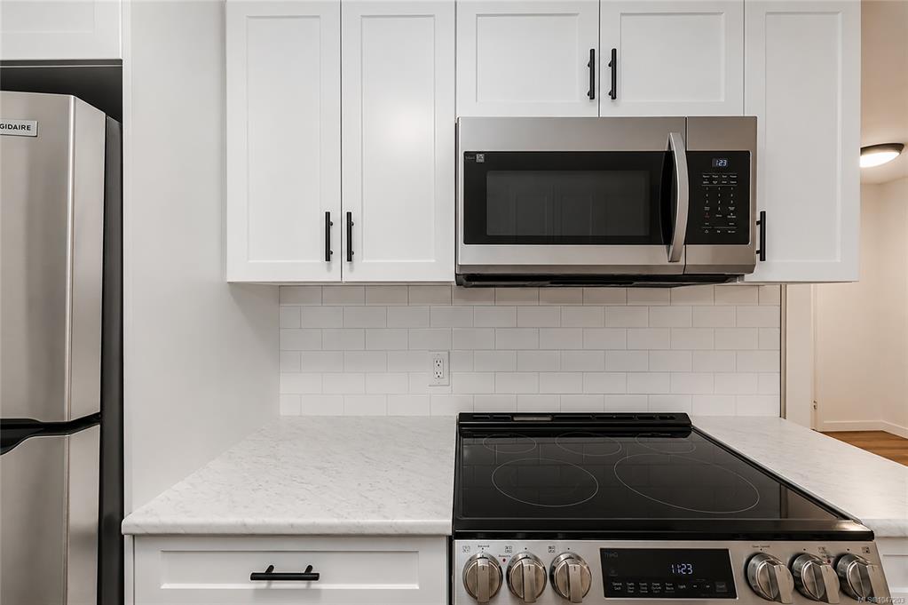 Fifth View of 3230 Rutledge St, Saanich, BC, V8X 1N7
