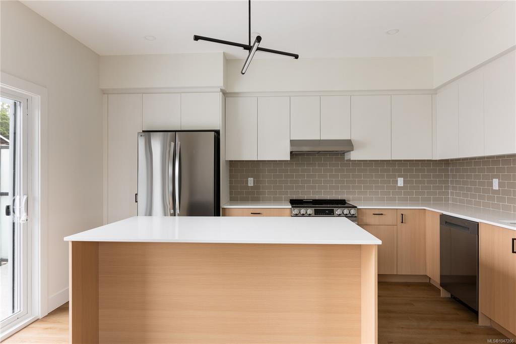 Fourth View of 913 Dale St, Saanich, BC, V8X 2V9