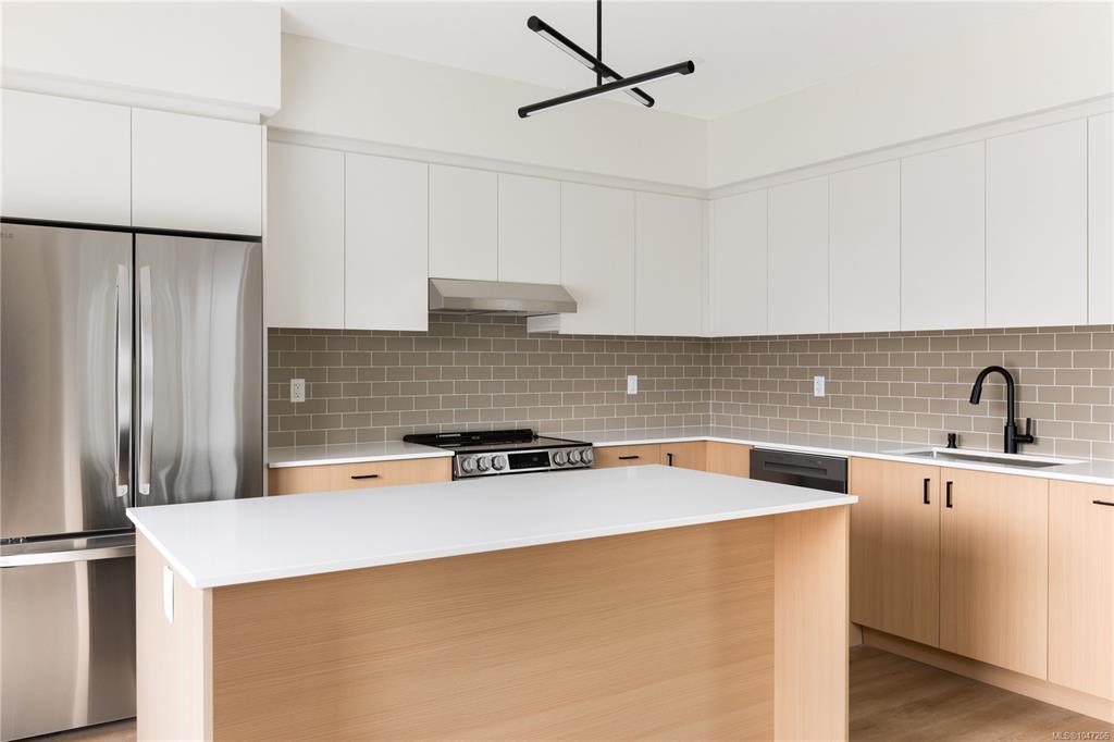 Fifth View of 913 Dale St, Saanich, BC, V8X 2V9