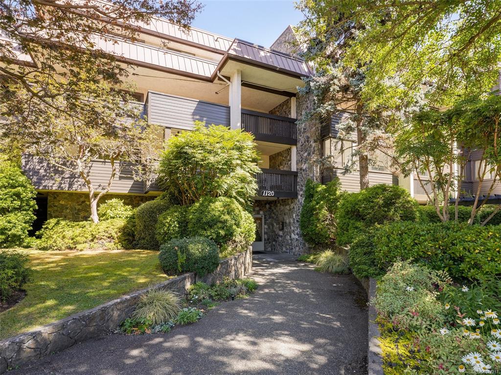 1120 Fairfield Rd, 1047217, BC,