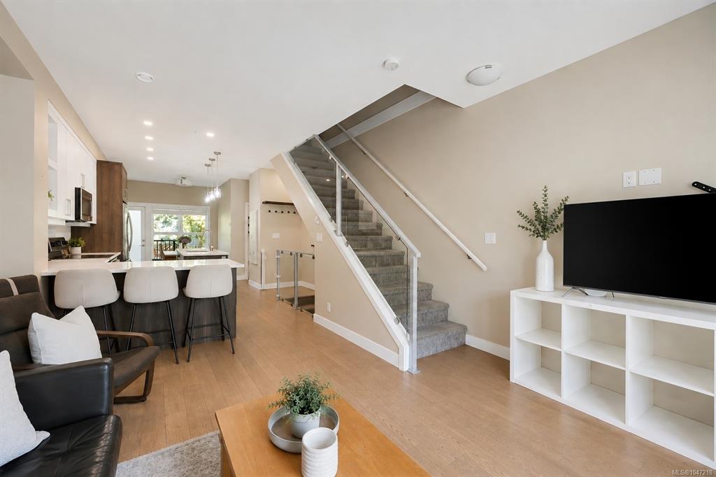 618 Lampson St, 1047218, BC,