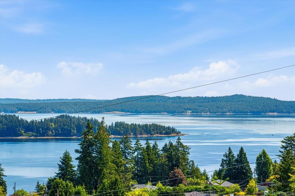 Second View of 422 Battie Dr, Ladysmith, BC, V9G 1V4