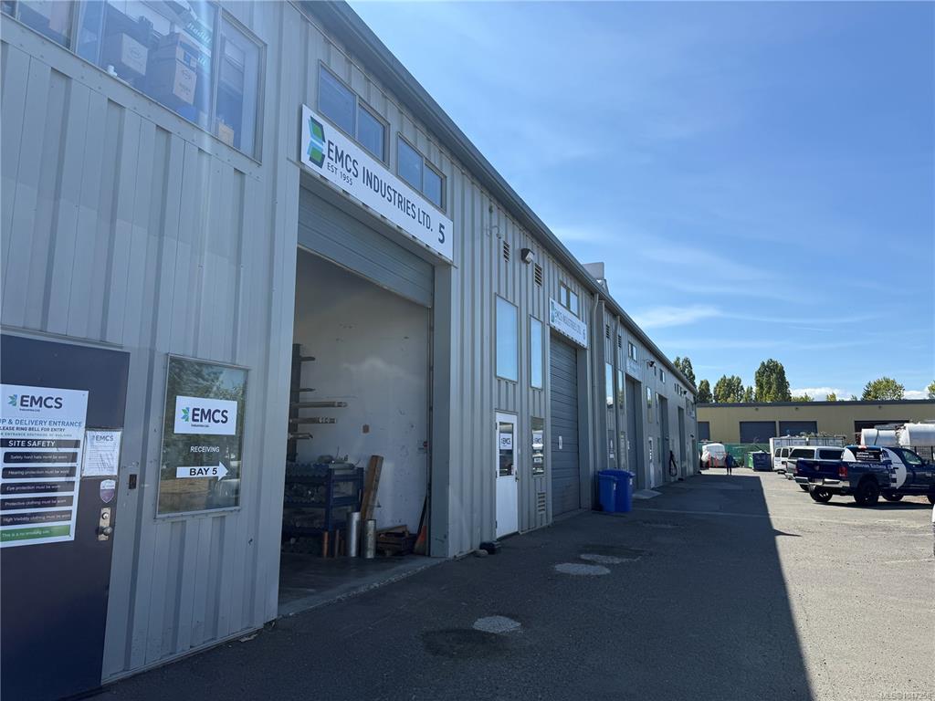 Third View of 10114 Mcdonald Park Rd, North Saanich, BC, V8L 5X8