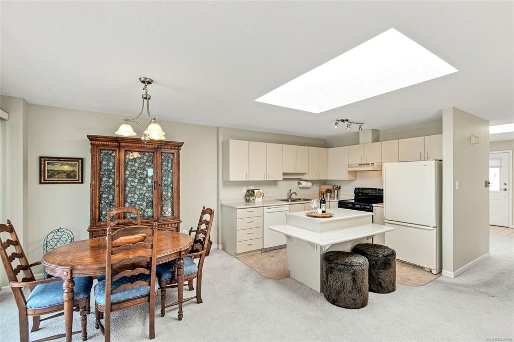 Fifth View of 330 Dogwood St, Shoreline Estates, Parksville, BC, V9P 1P7