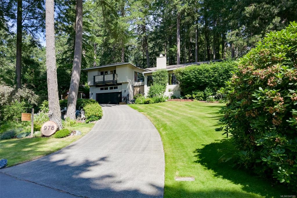978 Fir Tree Glen, 1047265, BC,