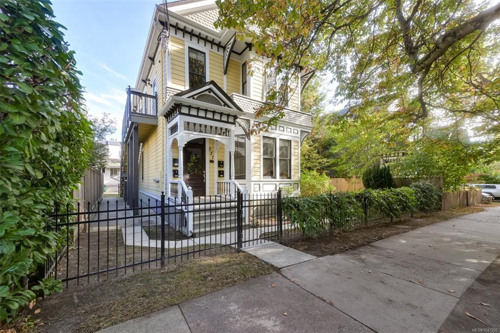 Second View of 737 Vancouver St, Victoria, BC, V8V 3V4