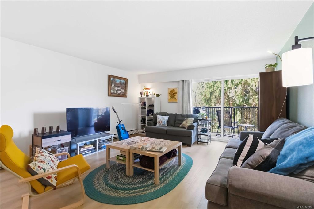 Fourth View of 1870 Mckenzie Ave, Saanich, BC, V8N 4X3