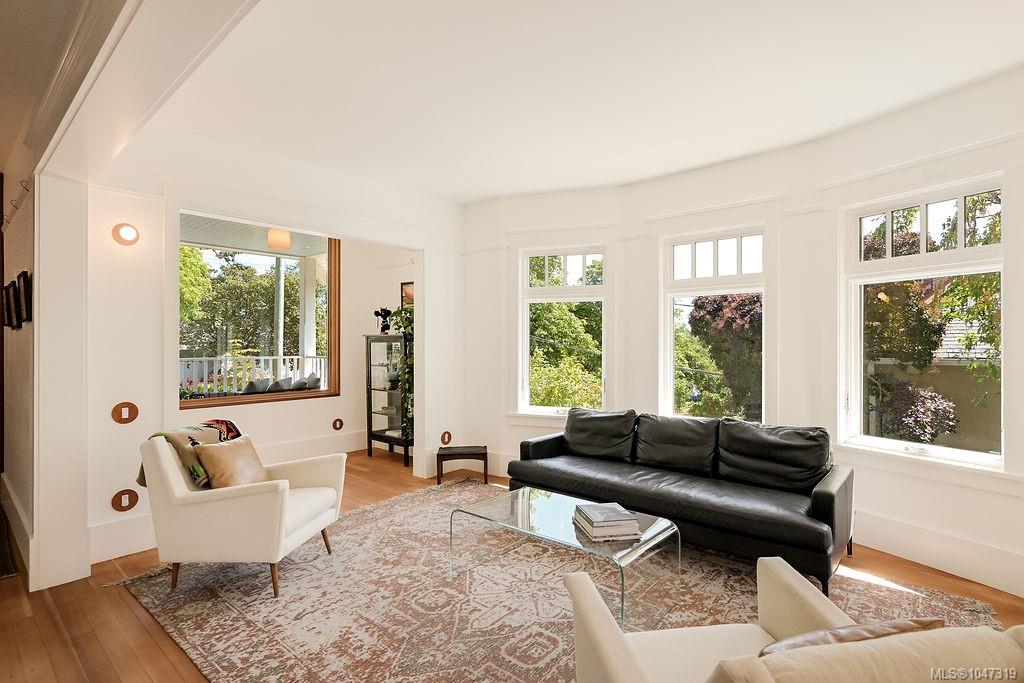 Fourth View of 2654 Fernwood Rd, Victoria, BC, V8T 3A2