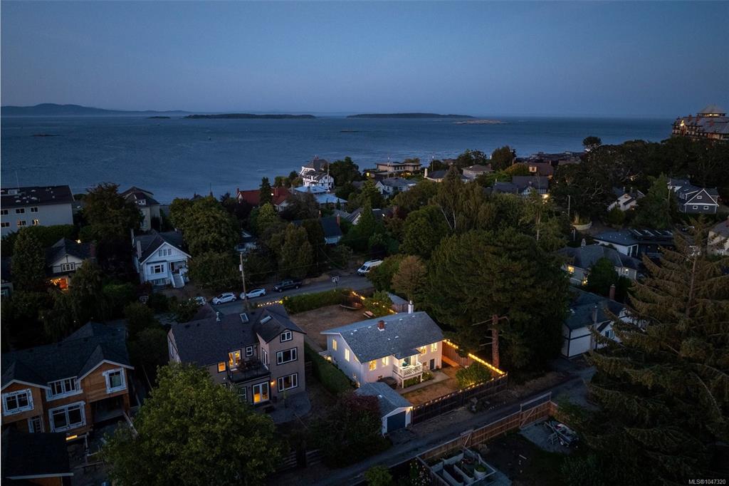 Main View of 1050 Deal St, Oak Bay, BC, V8S 5G5