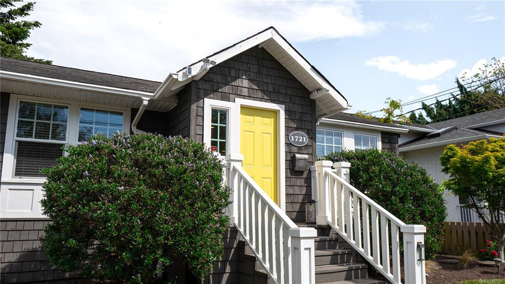Fourth View of 1721 Amphion St, Victoria, BC, V8R 4Z8