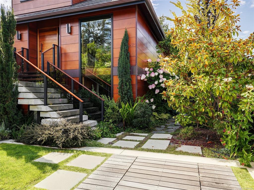 Third View of 626 Monterey Ave, Oak Bay, BC, V8S 4T9