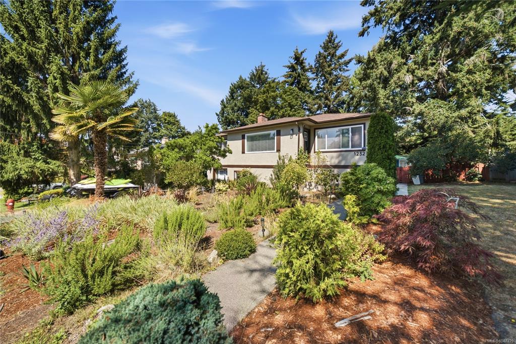 1232 Pearce Cres, 1047329, BC,