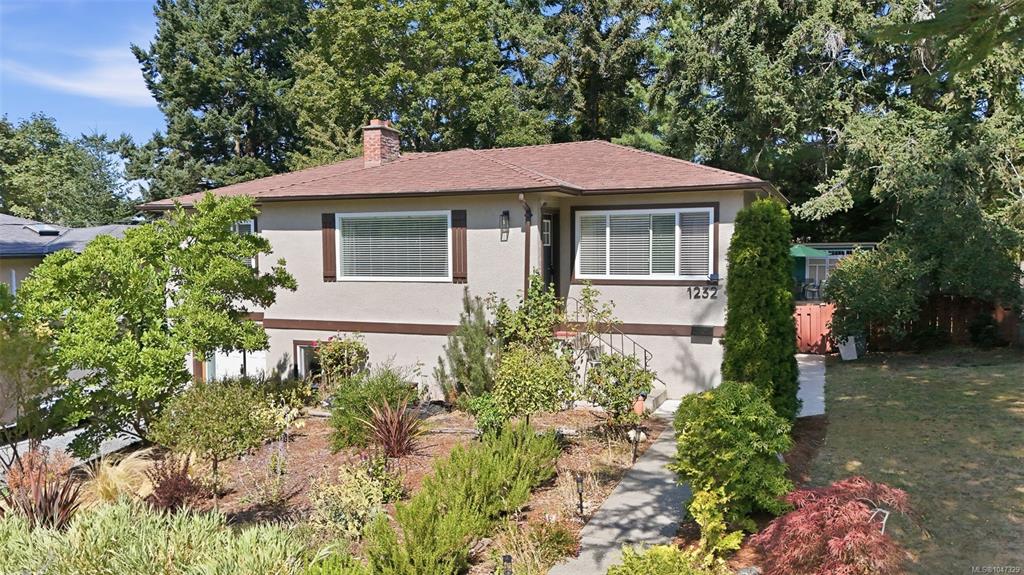 Third View of 1232 Pearce Cres, Saanich, BC, V8X 3S9
