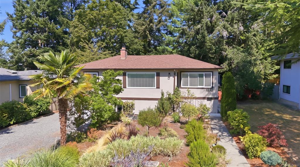 Fifth View of 1232 Pearce Cres, Saanich, BC, V8X 3S9