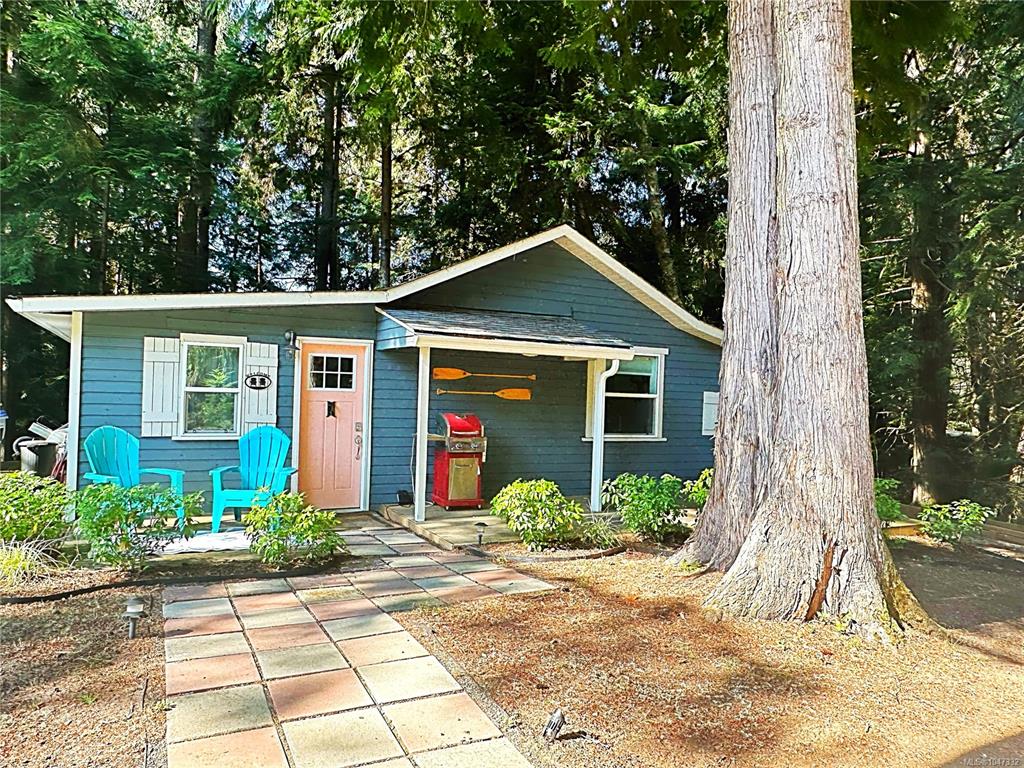 Third View of 324 Chester Rd, Qualicum Beach, BC, V9K 1B9