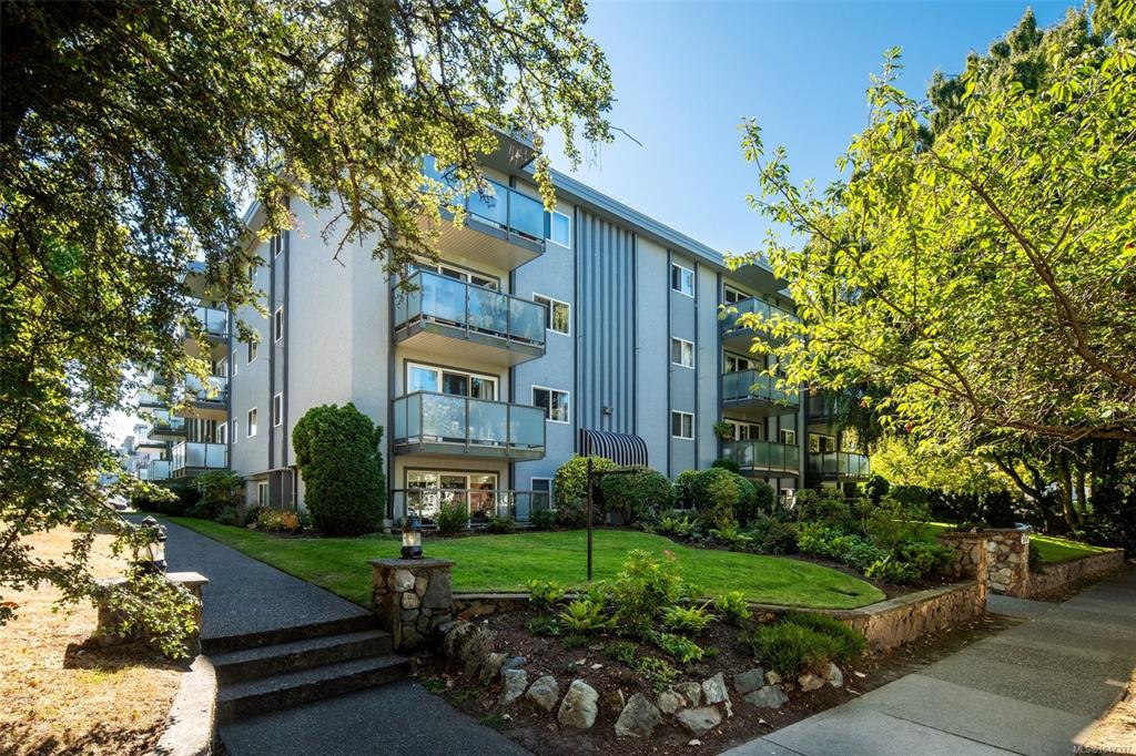 Second View of 305 Michigan St, Victoria, BC, V8V 1R6