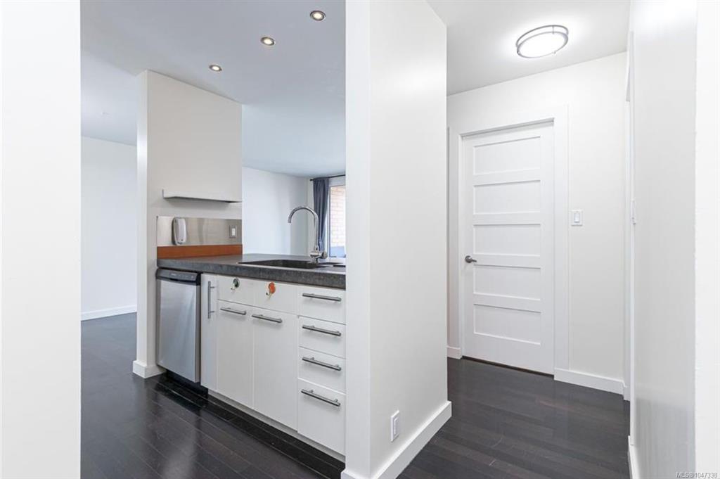 Third View of 1630 Quadra St, Sandpiper, Victoria, BC, V8W 3J5