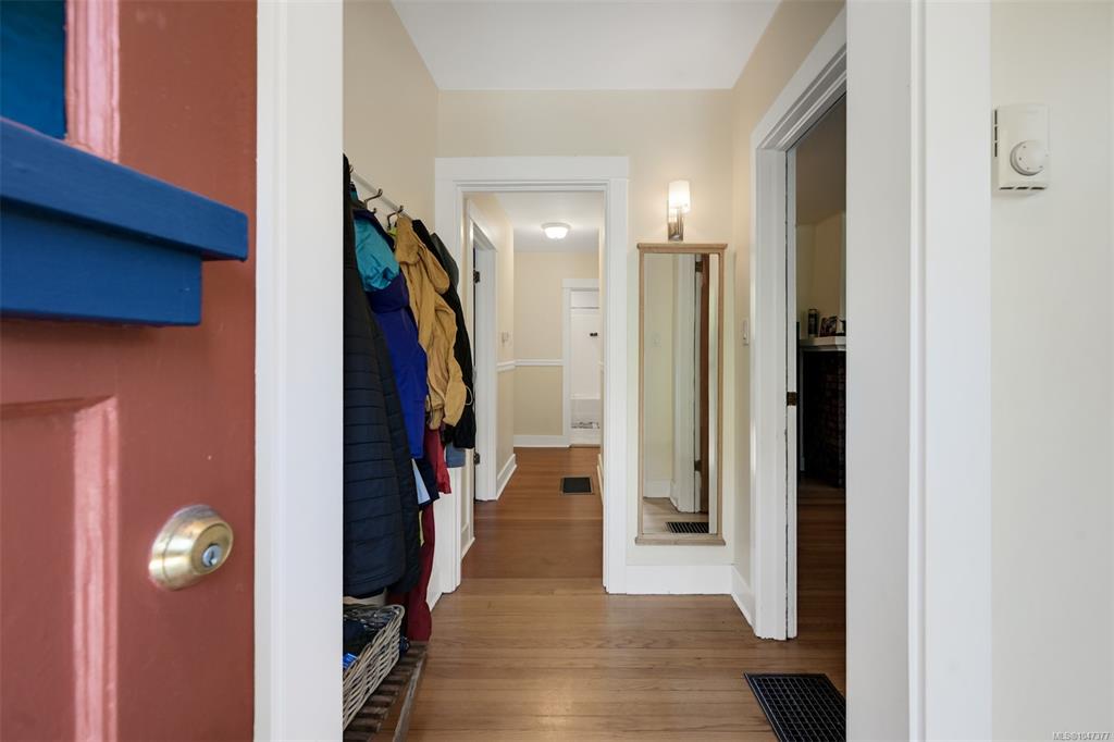 Fourth View of 3374 Cook St, Saanich, BC, V8X 1A8