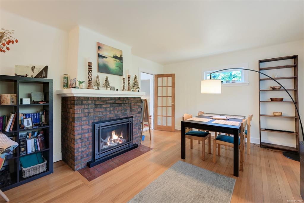 Fifth View of 3374 Cook St, Saanich, BC, V8X 1A8