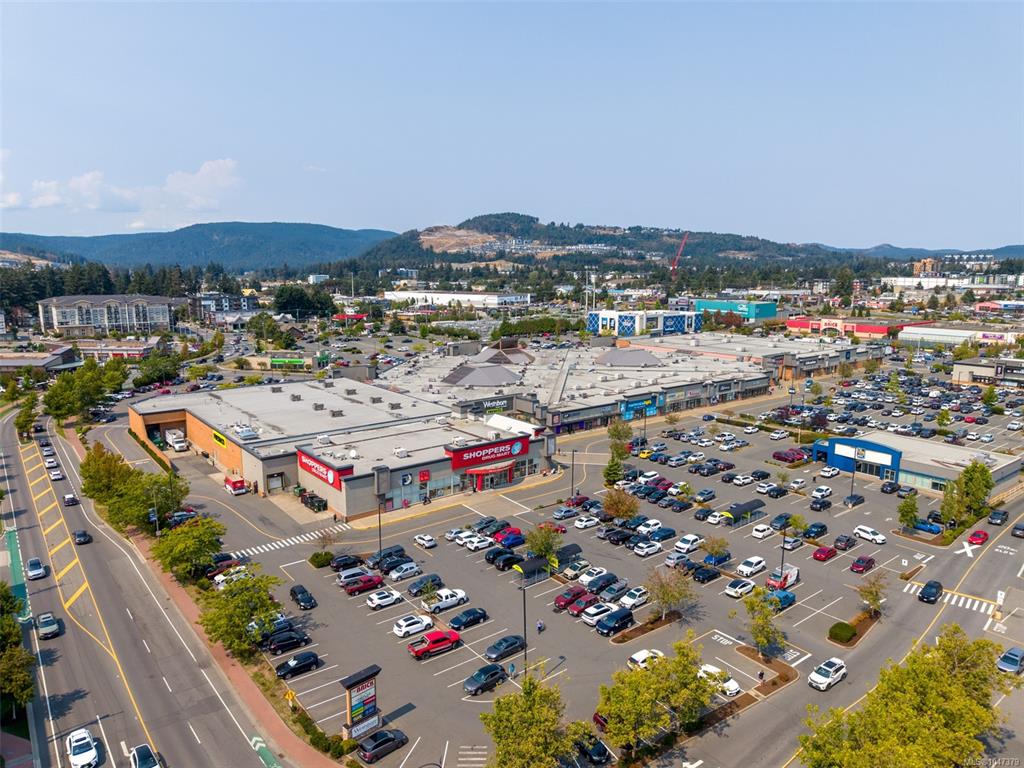 Fifth View of 1644 Hillside Ave, Victoria, BC, V8T 2C5