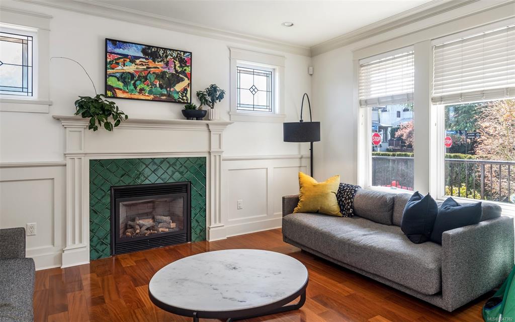 Third View of 590 Simcoe St, Victoria, BC, V8V 1L8