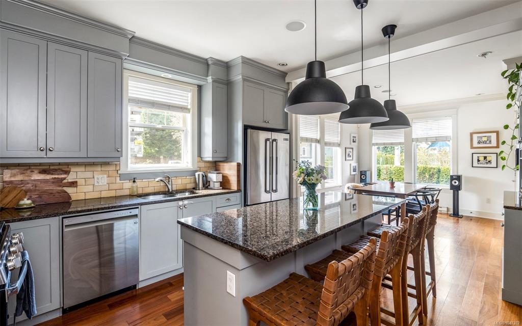 Fifth View of 590 Simcoe St, Victoria, BC, V8V 1L8
