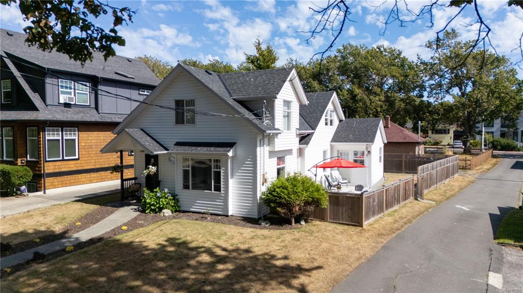 Second View of 15 Pilot St, Victoria, BC, V8V 2A5