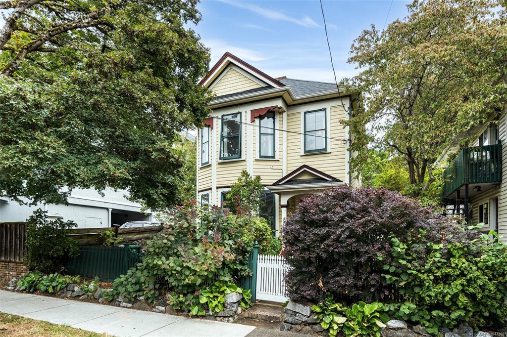 962 Fairfield Rd, 1047387, BC,