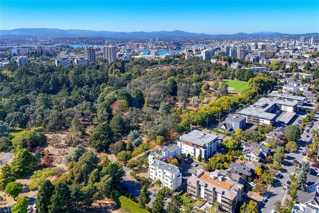 Fourth View of 986 Heywood Ave, Victoria, BC, V8V 2Y6