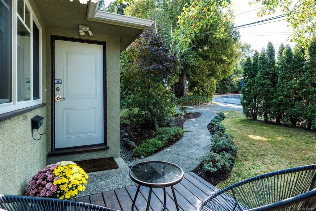 Fifth View of 1752 Kisber Ave, Saanich, BC, V8P 2W7