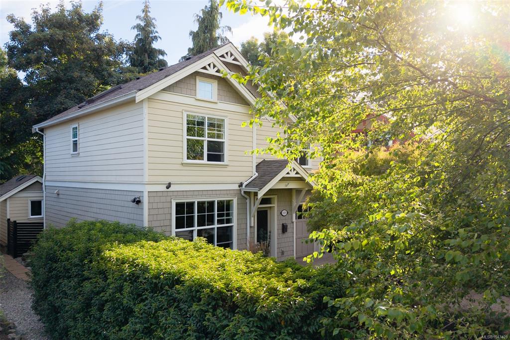 Third View of 1115 Faithful St, Victoria, BC, V8V 2R5