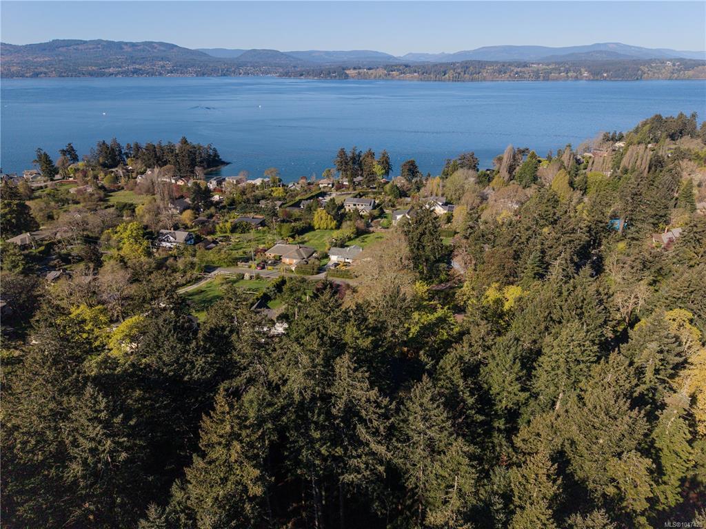 Second View of 537 Cromar Rd, North Saanich, BC, V8L 5M5