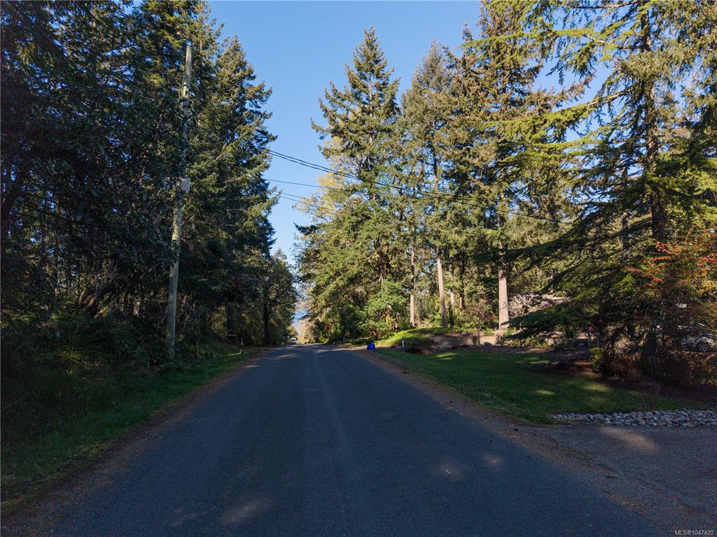 Fifth View of 537 Cromar Rd, North Saanich, BC, V8L 5M5