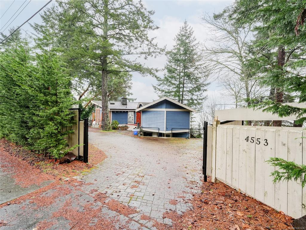 Fourth View of 4553 Cordova Bay Rd, Saanich, BC, V8X 3V6