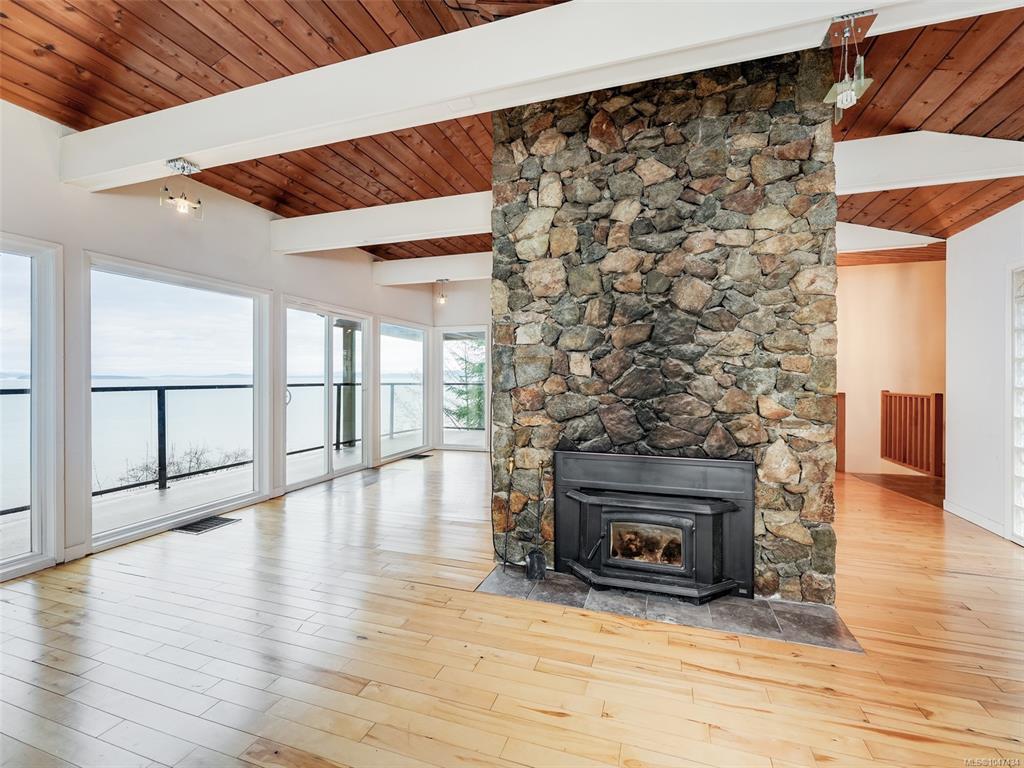 Fifth View of 4553 Cordova Bay Rd, Saanich, BC, V8X 3V6